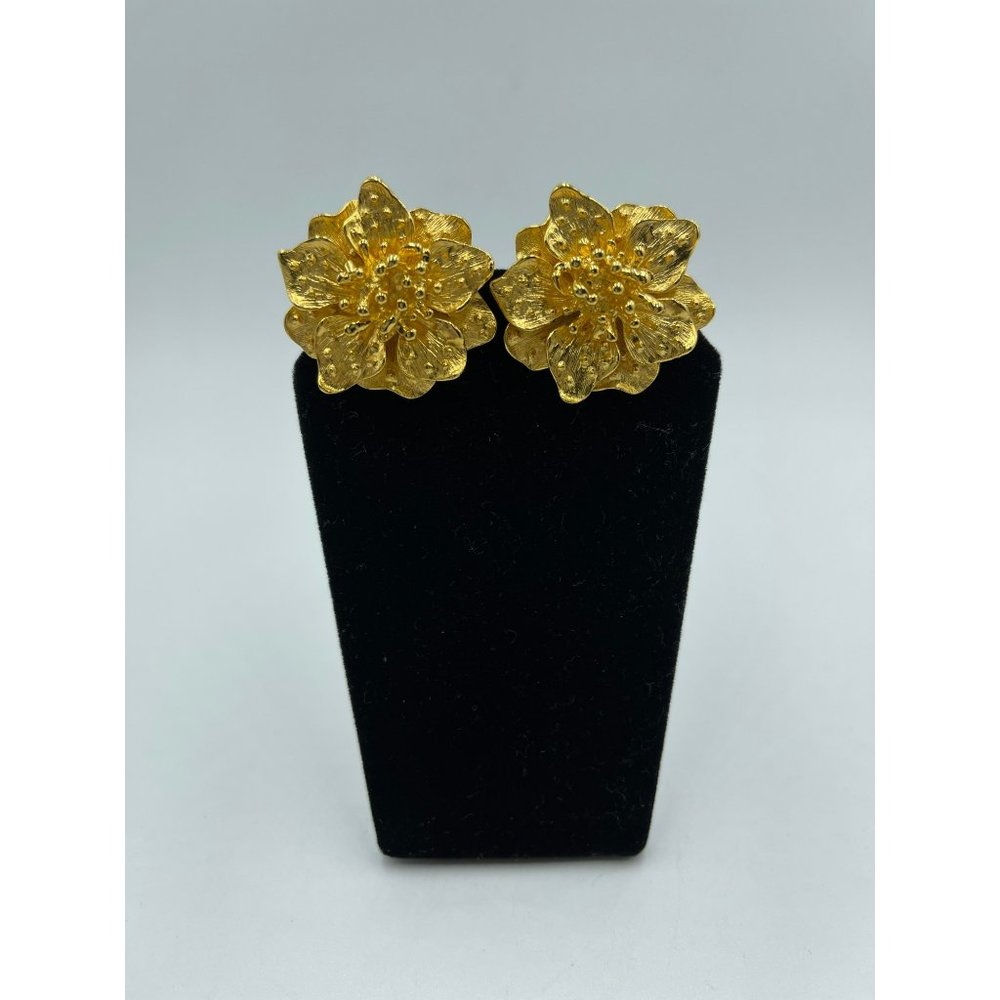 KJL Gold Tone Dogwood Blossom Clip On Earrings - K
